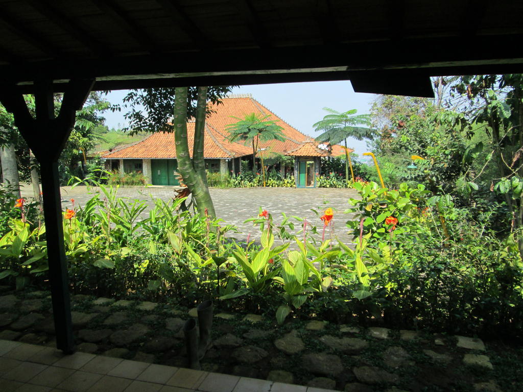Dulang Resort & Resto Бандунг Экстерьер фото